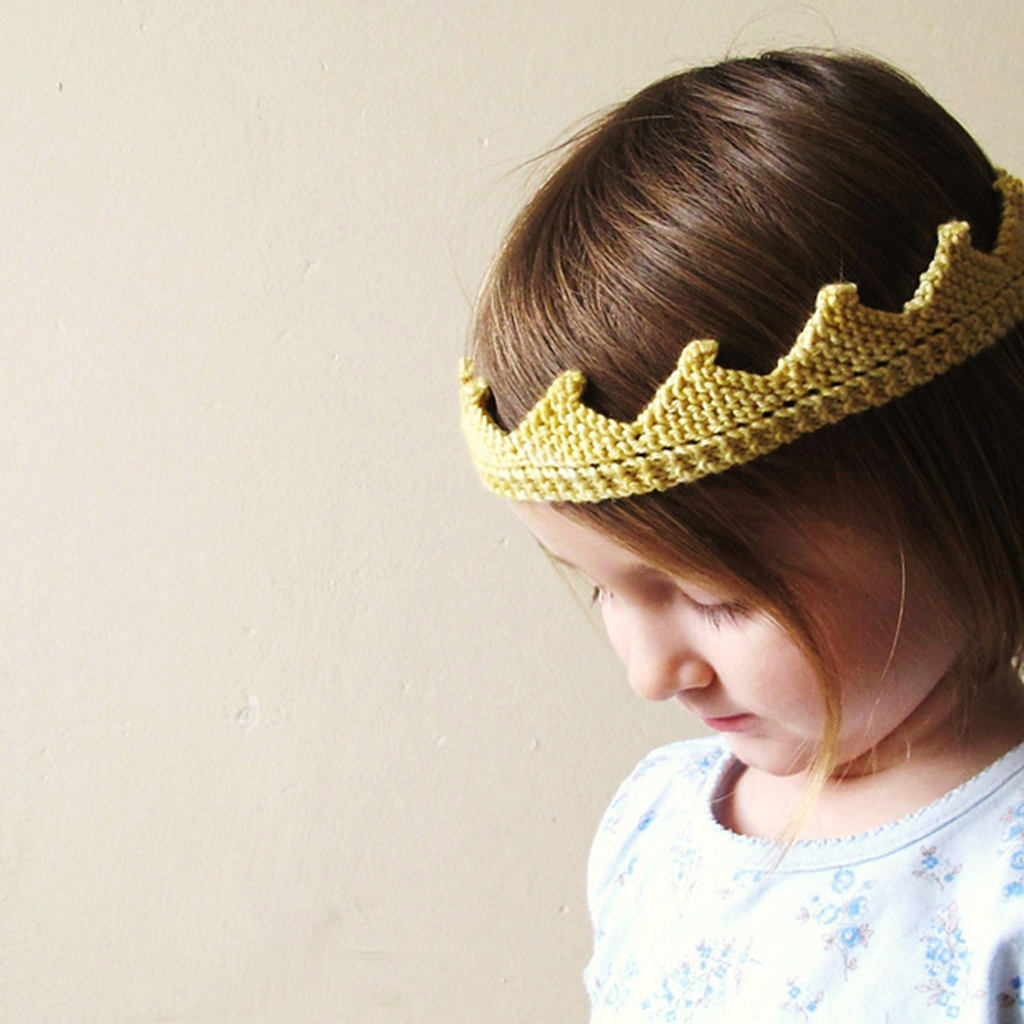 Knit a festive crown workshop 5th December